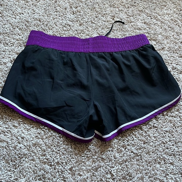 COPY - Women’s Xersion shorts - Picture 3 of 3